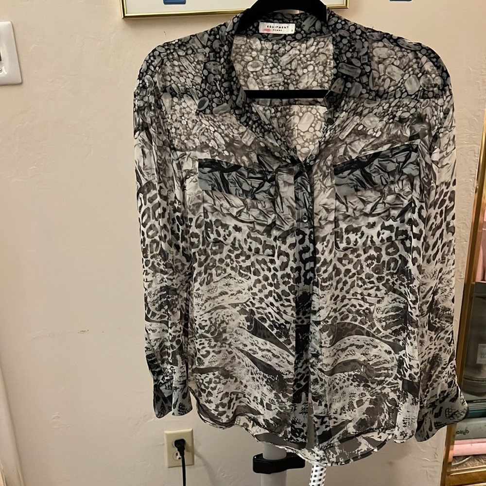 Equipment silk top. Size small